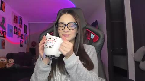 Jeimy Help me to reach 100 thumbs up online show from 02.11.26