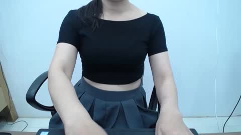 Snapshot of julie9x chatting on 04.16.26 julie9x online show from 04.16.26