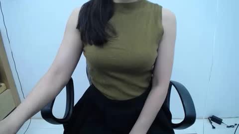Snapshot of julie9x chatting on 04.27.26 julie9x online show from 04.27.26