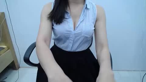 Snapshot of julie9x chatting on 05.22.26 julie9x online show from 05.22.26
