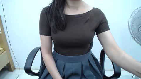 Snapshot of julie9x chatting on 05.28.26 julie9x online show from 05.28.26