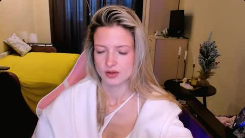 Julie online show from 12.21.25