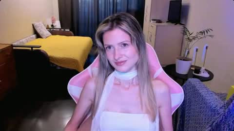 Julie online show from 08.04.26