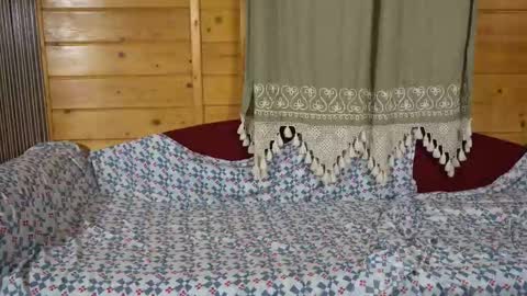 Snapshot of julie_joyride chatting on 09.18.25 Julie and TheAverageGuy aka Max online show from 09.18.25