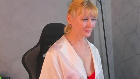 Julie Lucasss online show from 04.21.26