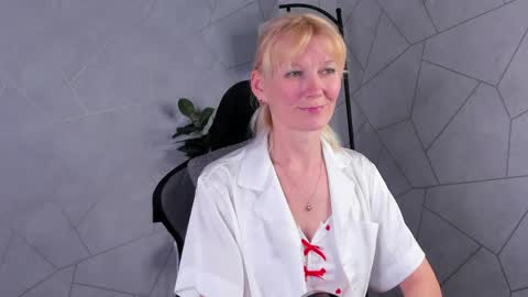 Julie Lucasss online show from 05.12.26