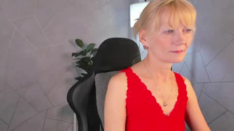 Julie Lucasss online show from 05.14.26