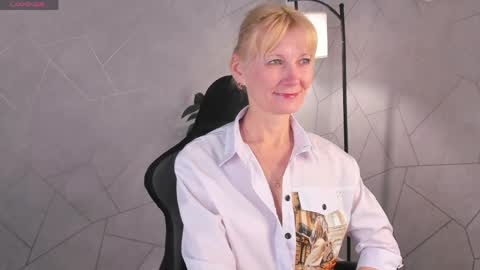 Julie Lucasss online show from 05.15.26