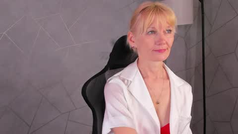 Julie Lucasss online show from 05.15.26