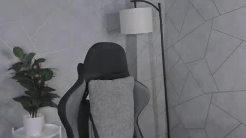 Julie Lucasss online show from 05.19.26
