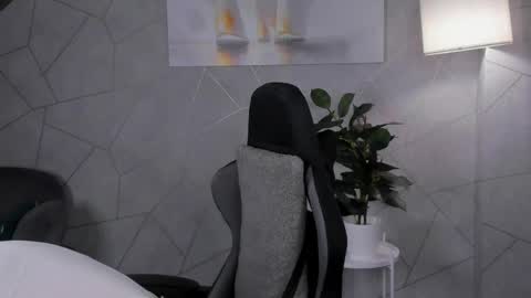 Julie Lucasss online show from 05.21.26