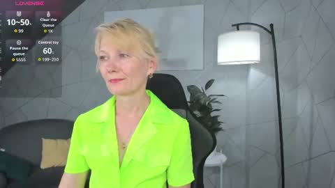 Julie Lucasss online show from 06.11.26