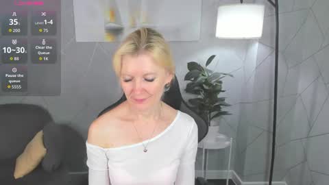 Julie Lucasss online show from 07.07.26