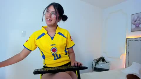 juliee_ross online show from 04.29.26