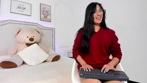 juliee_ross online show from 05.04.26