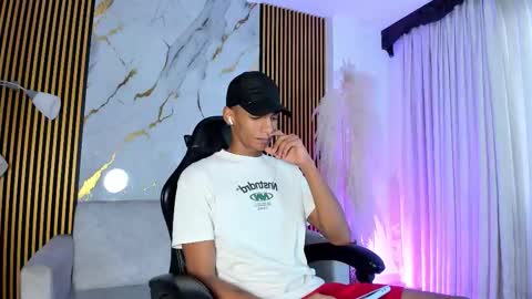 Julien online show from 12.02.25