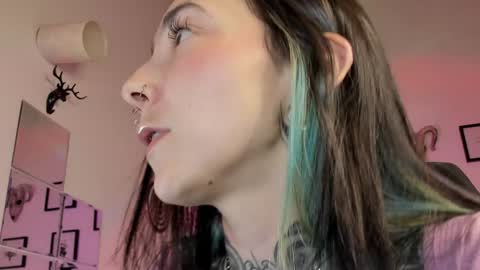 Snapshot of juliet_sourire chatting on 12.30.24 juliet_sourire online show from 12.30.24