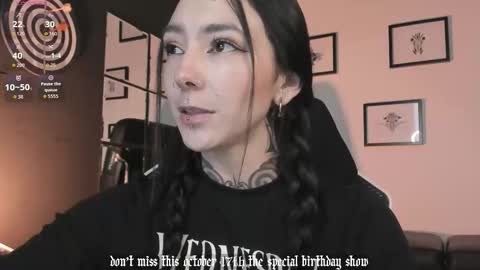 Snapshot of juliet_sourire chatting on 10.04.25 juliet_sourire online show from 10.04.25