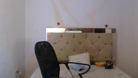 julieta__fox_ online show from 02.04.25