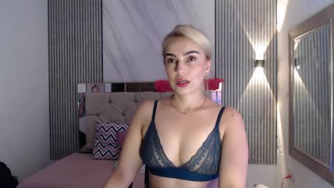julieta__fox_ online show from 04.07.26
