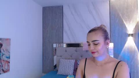 julieta__fox_ online show from 04.15.26