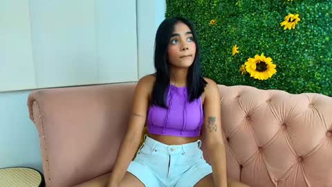 Snapshot of julieta_aguilar chatting on 12.01.24 Juli online show from 12.01.24