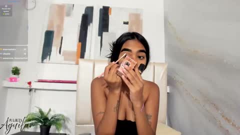 Snapshot of julieta_aguilar chatting on 09.17.25 Juli online show from 09.17.25