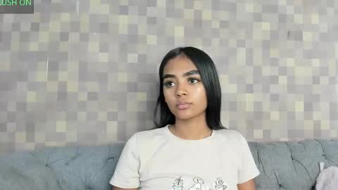 Snapshot of julieta_aguilar chatting on 09.23.25 Juli online show from 09.23.25