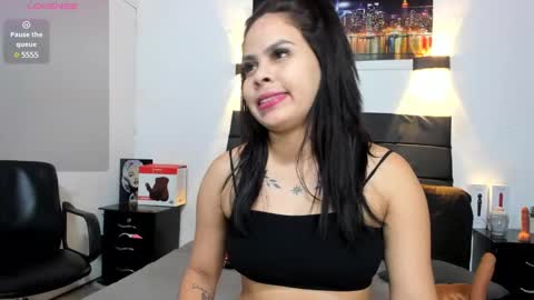 Snapshot of julieta_coopeer_ chatting on 01.10.25 Julieta online show from 01.10.25