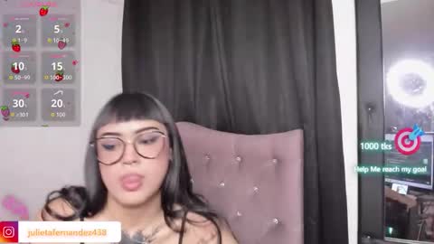 Snapshot of julieta_fernandez chatting on 10.23.25 Julieta Fernandez online show from 10.23.25
