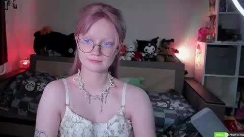 Snapshot of julietfowler chatting on 07.20.26 Juli online show from 07.20.26