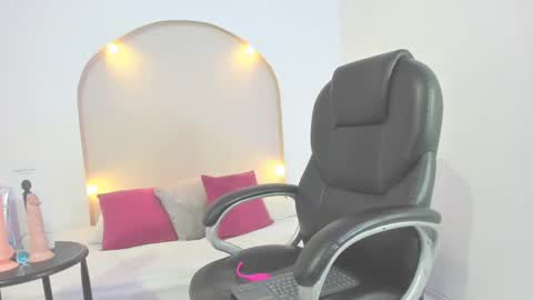 Julieth  online show from 09.25.25