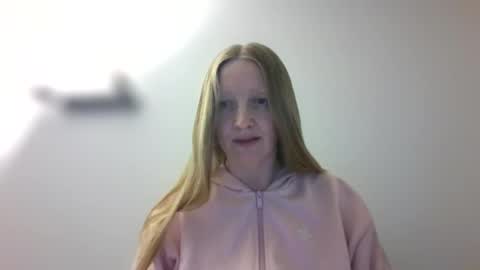 Snapshot of julietka chatting on 05.31.26 julietka online show from 05.31.26