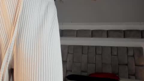 Hi guys It is a pleasure to have you here I am Julieta  online show from 01.10.26