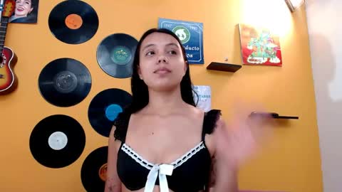 Snapshot of juliette18rose chatting on 05.17.26 juliette18rose online show from 05.17.26