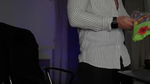 JULiUS   online show from 09.10.25