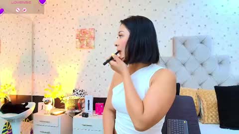 Snapshot of jullietareyes chatting on 04.25.26 Julieta Reyes online show from 04.25.26