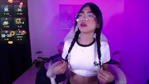 Snapshot of jully_dreams chatting on 05.25.26 July online show from 05.25.26