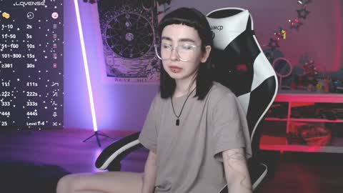 Snapshot of julscinamon chatting on 01.31.25 Baroness Von Cringe online show from 01.31.25