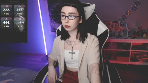 Snapshot of julscinamon chatting on 02.06.25 Baroness Von Cringe online show from 02.06.25