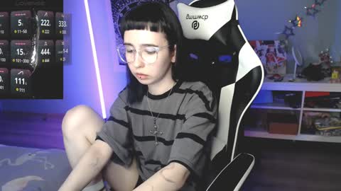 Snapshot of julscinamon chatting on 02.07.25 Baroness Von Cringe online show from 02.07.25