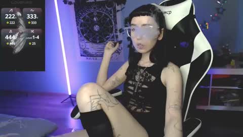 Snapshot of julscinamon chatting on 02.10.25 Baroness Von Cringe online show from 02.10.25