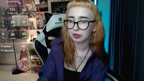 Snapshot of julscinamon chatting on 09.13.25 Baroness Von Cringe online show from 09.13.25