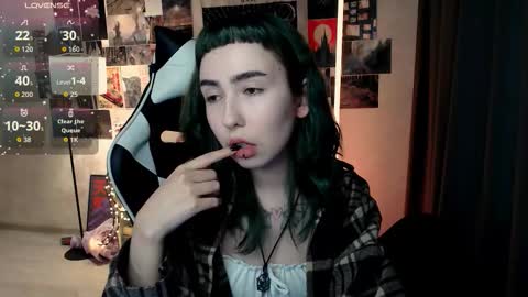 Snapshot of julscinamon chatting on 10.15.25 Baroness Von Cringe online show from 10.15.25