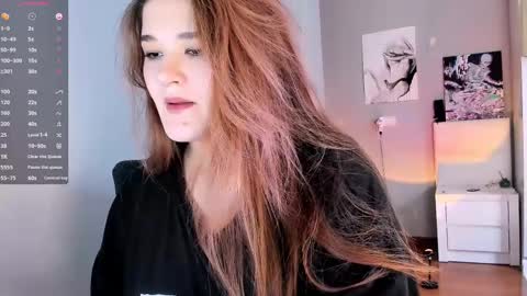 Snapshot of july_slowdive chatting on 12.03.24 Julie online show from 12.03.24