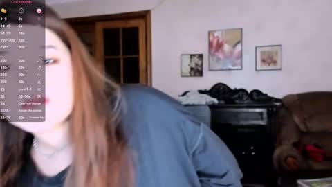 Snapshot of july_slowdive chatting on 03.07.25 Julie online show from 03.07.25