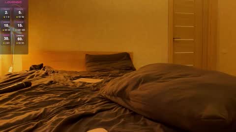 Hloya online show from 02.19.26