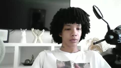 Snapshot of junior_thegoldenboy chatting on 05.17.26 junior_thegoldenboy online show from 05.17.26