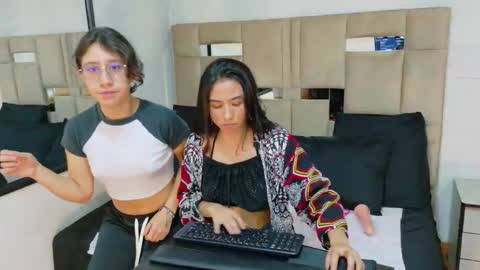 Snapshot of jupiter_saturno chatting on 11.10.25 Jupiter y Saturno online show from 11.10.25