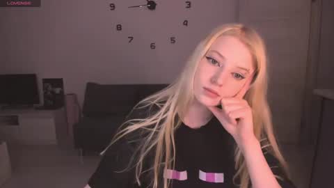 Snapshot of just_jessy_meow chatting on 06.25.26 JESSY online show from 06.25.26